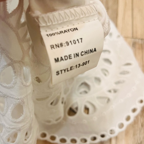 Solitaire Swim Embroidered Cut Tunic Blouse Sz SMALL 3/4 Sleeve Round - Picture 5 of 5